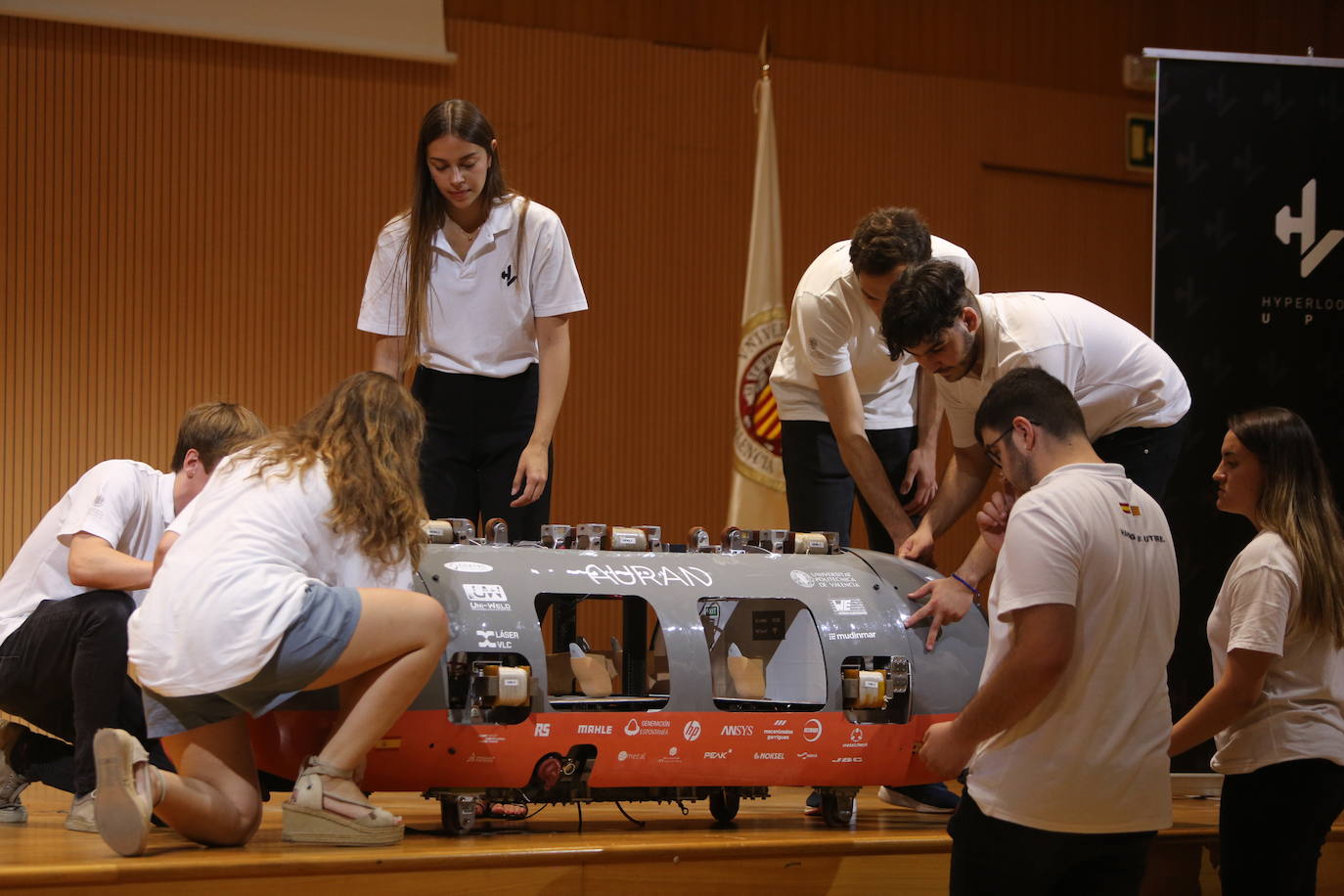 El equipo de Hyperloop UPV ha diseñado un prototipo de transporte con un sistema propulsado por imanes que será presentado en el European Hyperloo