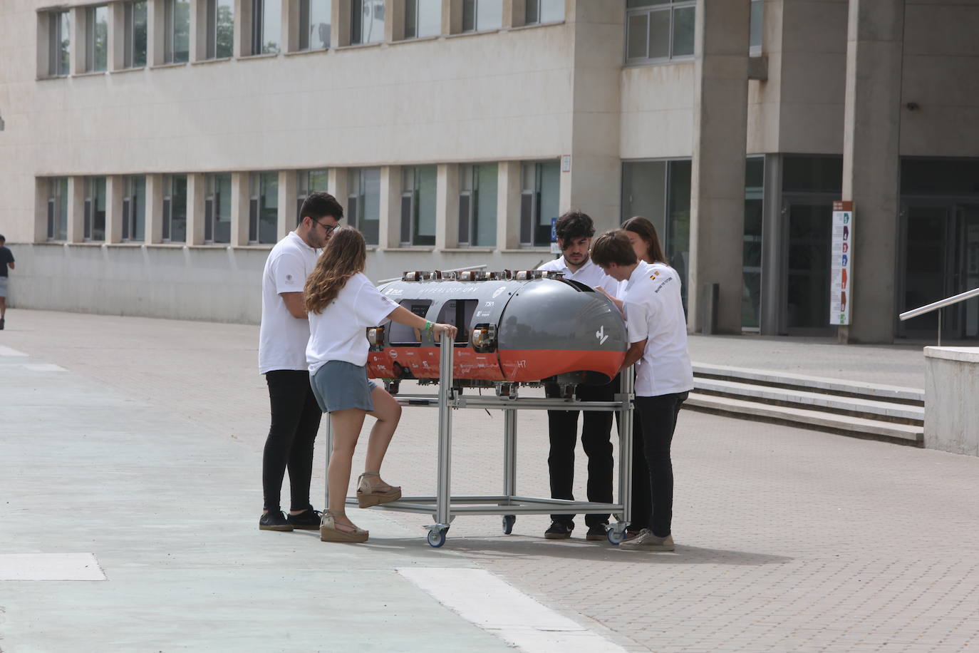 El equipo de Hyperloop UPV ha diseñado un prototipo de transporte con un sistema propulsado por imanes que será presentado en el European Hyperloo