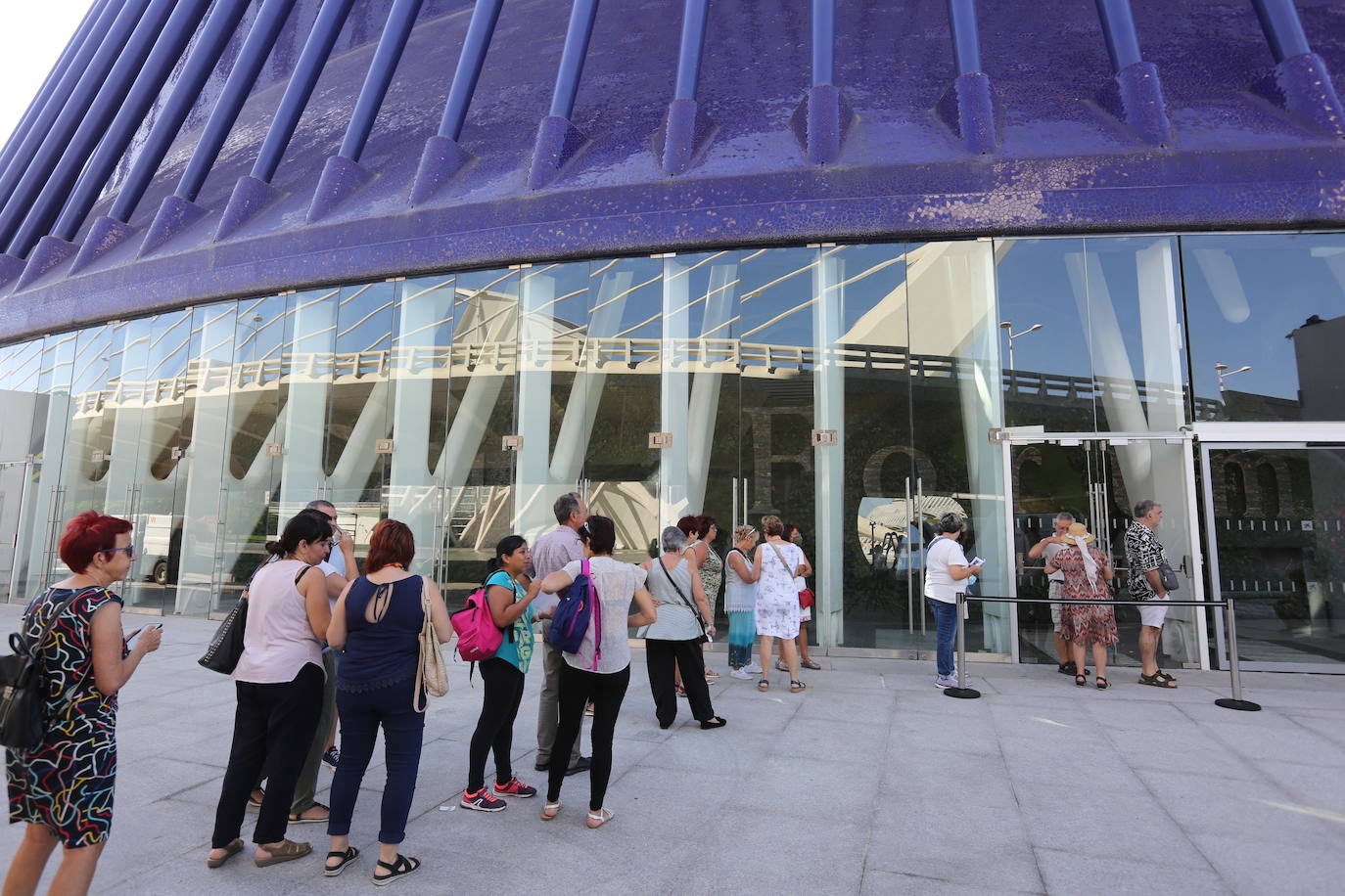 El nuevo centro cultural recibe a los primeros visitantes del remodelado Ágora.