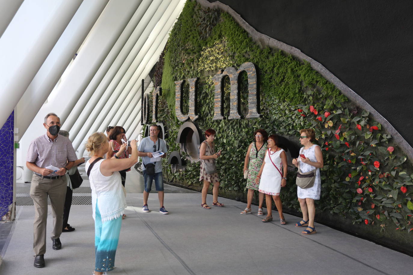 El nuevo centro cultural recibe a los primeros visitantes del remodelado Ágora.