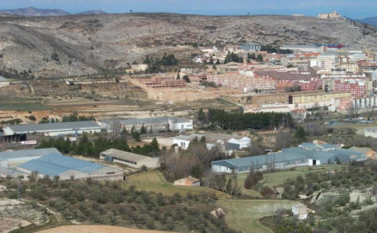 Vista general de Bocairent con el  polígono en primer plano. 