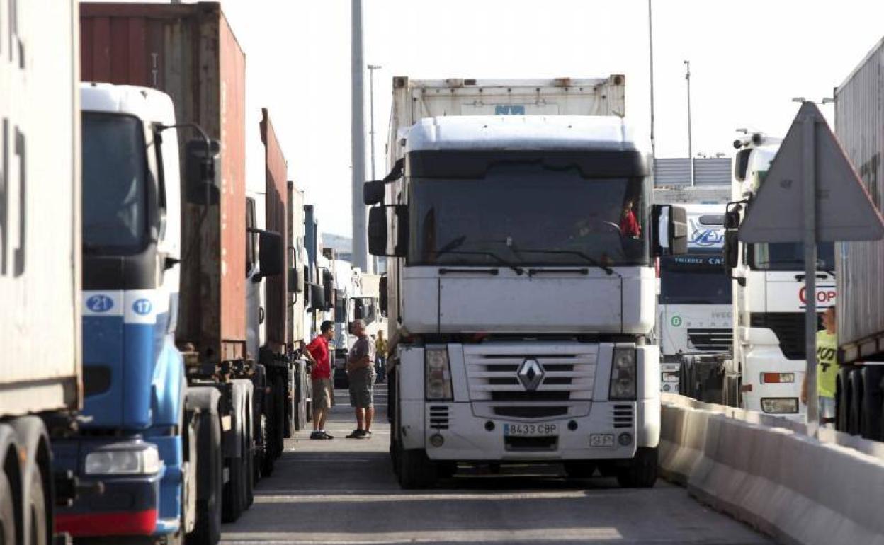 Huelga de transporte | El aviso de productores, hosteleros y supermercados ante la posibilidad de una huelga de transporte en verano