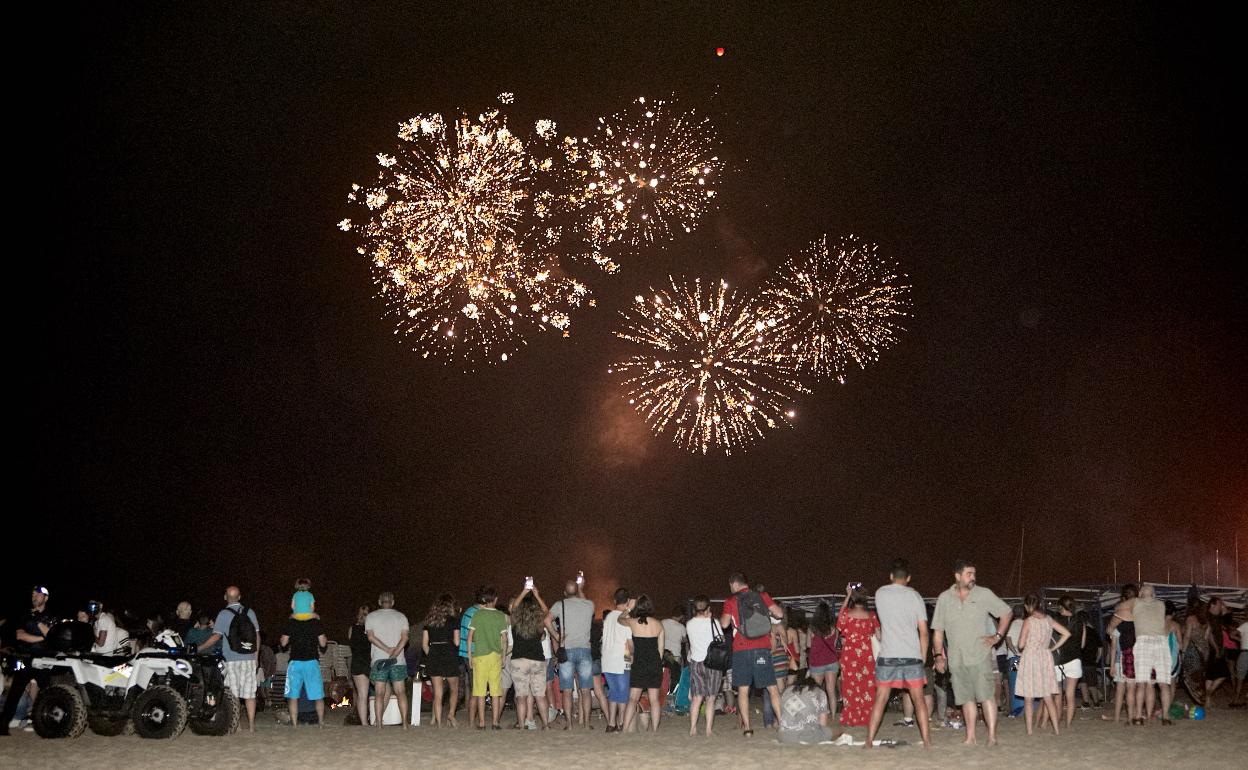 Celebraciones de San Juan en la playa de Gandia. 