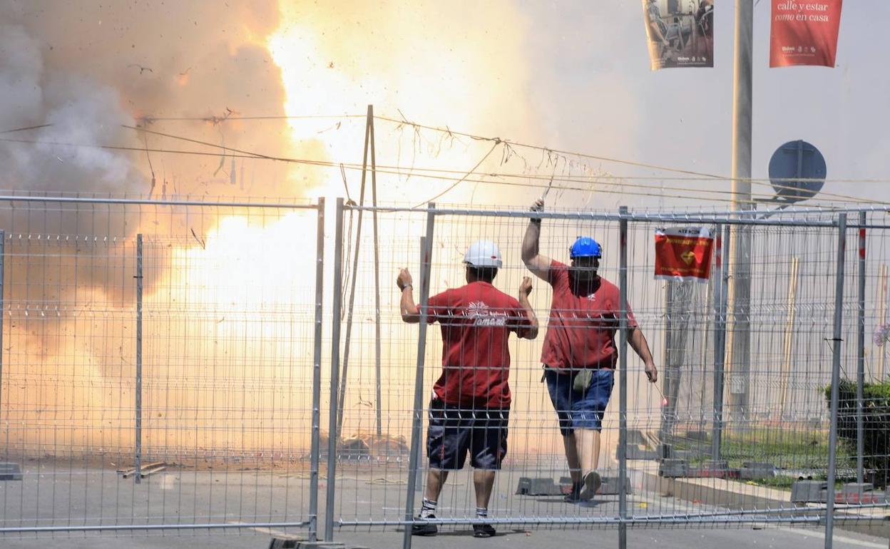 Imagen de la mascletà de este jueves en Alicante. 