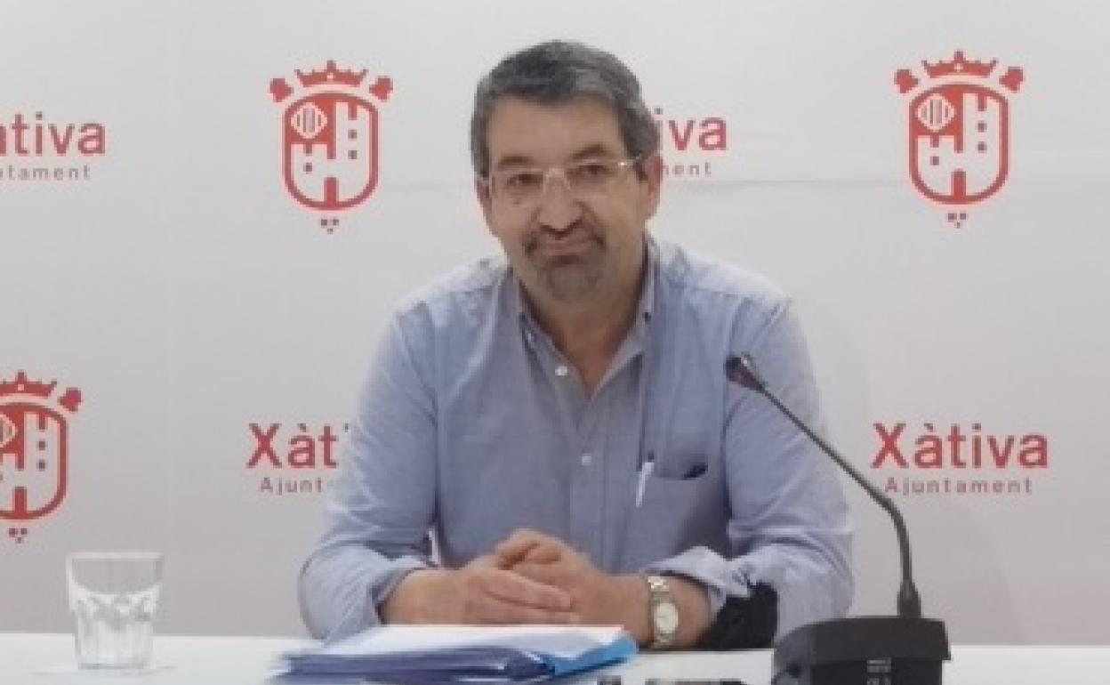 Juan Giner terminará su carrera política en el grupo de no adscritos del Ayuntamiento de Xàtiva. 