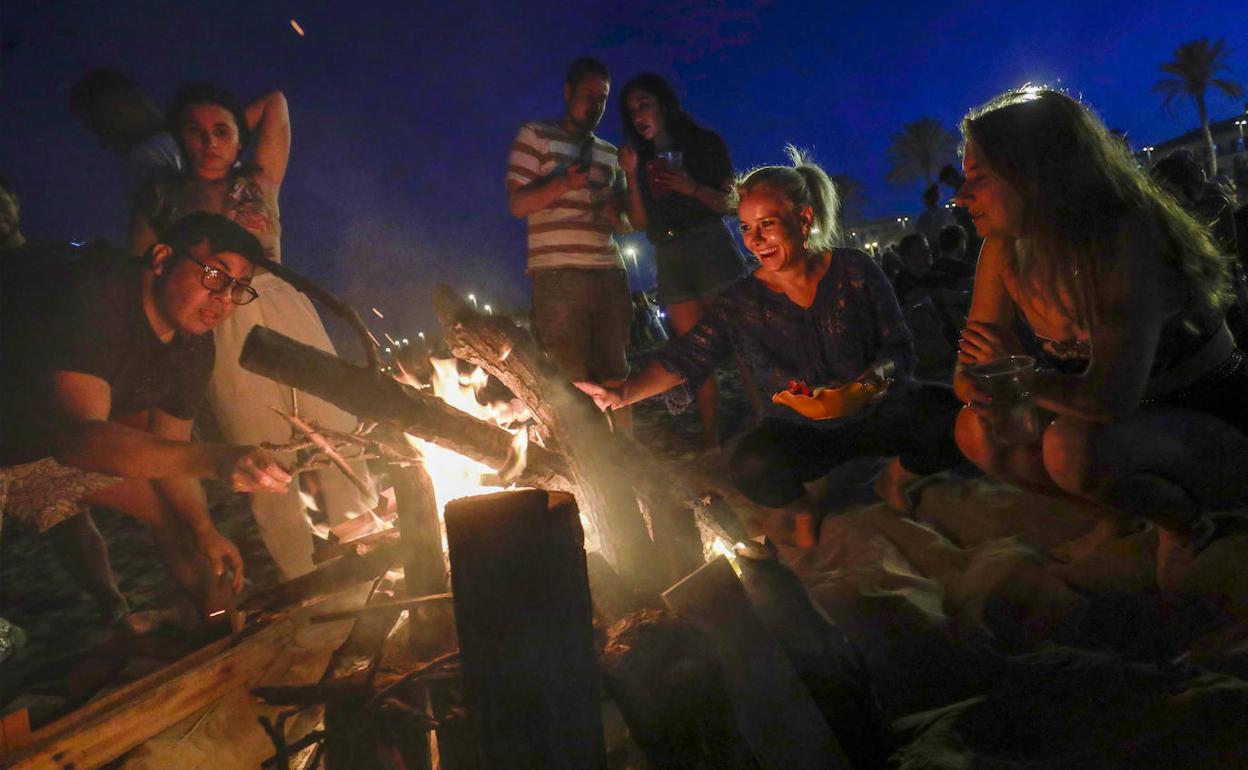 Valencia celebra la Noche de San Juan.