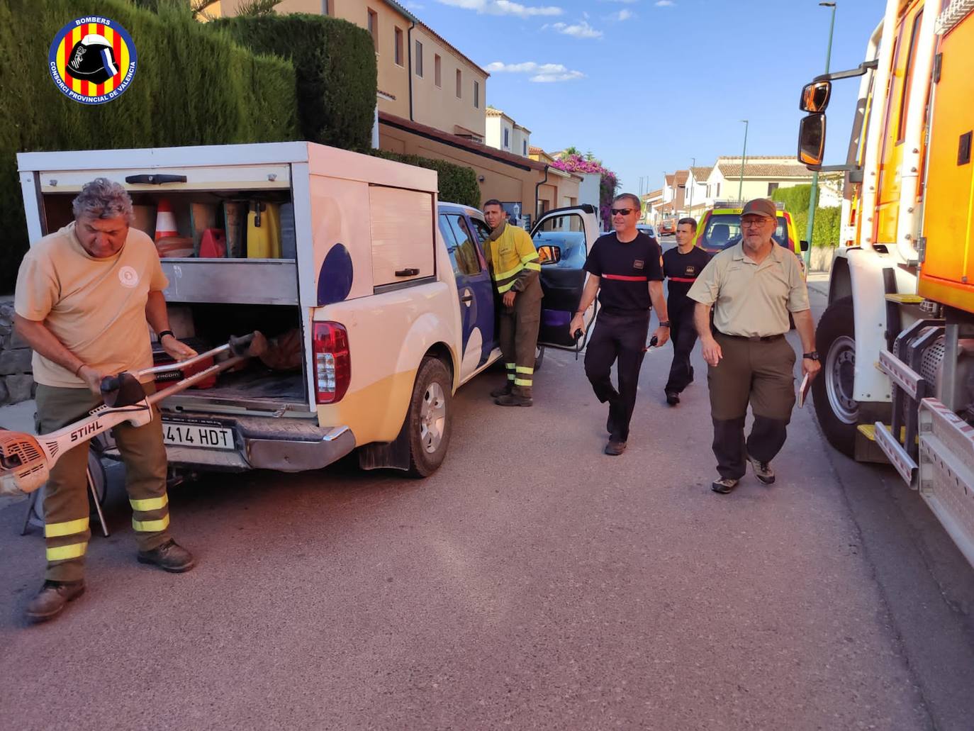 Fotos: Un incendio forestal obliga a evacuar a vecinos en Riba-roja de Túria