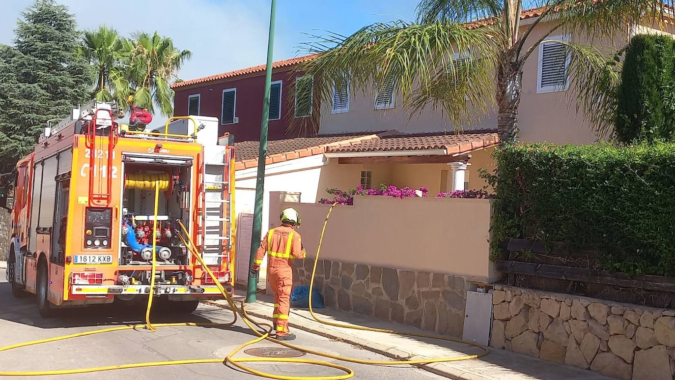 Fotos: Un incendio forestal obliga a evacuar a vecinos en Riba-roja de Túria