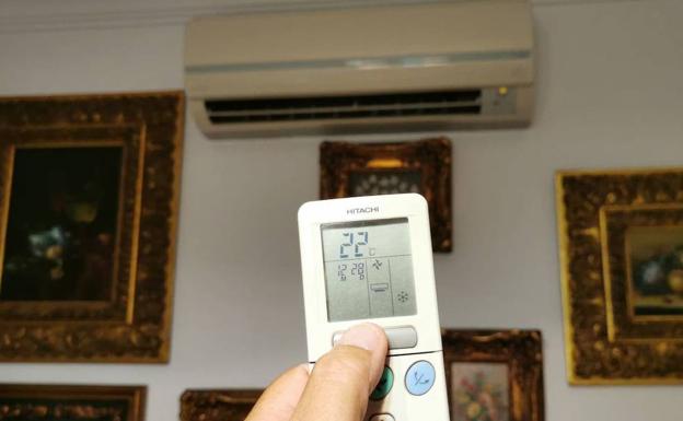 Cada grado que se rebaje la temperatura del termostato añadirá un 10% al coste de funcionamiento del aire acondicionado. 