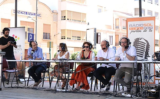 Imagen principal - Las mesas de debate y entrevistas. 