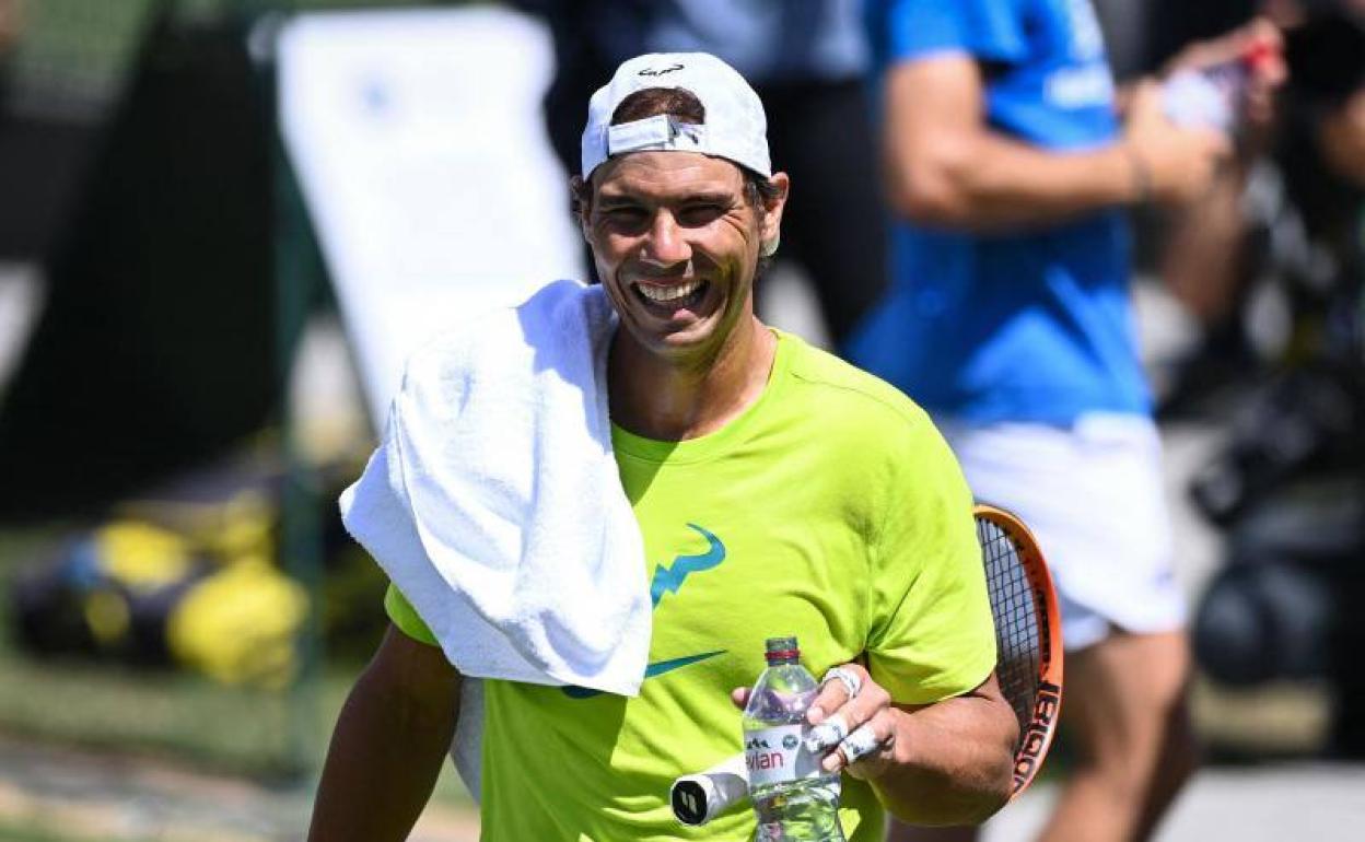 Nadal entrenando en Wimbledon