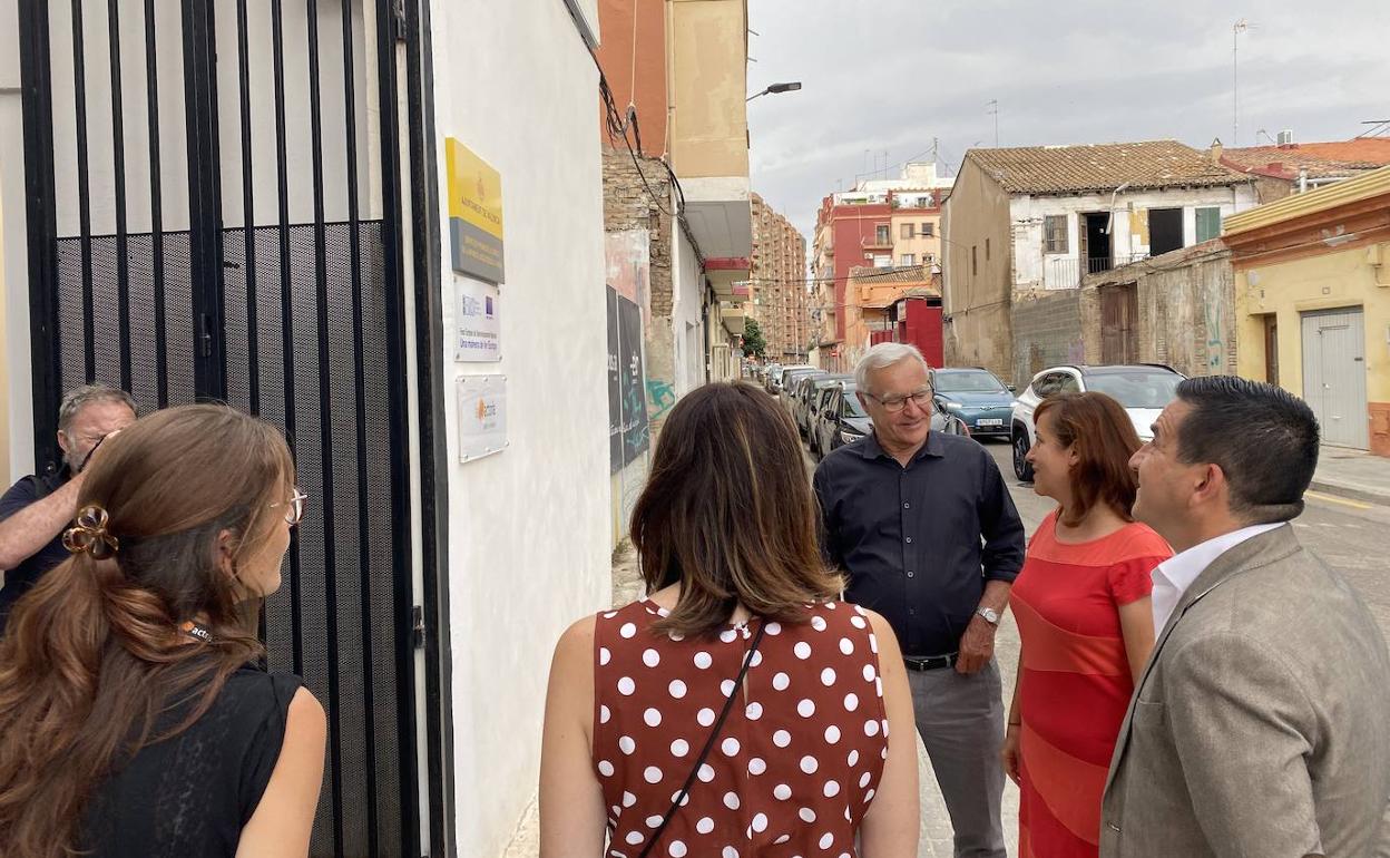 El alcalde Joan Ribó, este lunes en el centro 'Ser families' del Cabanyal. 