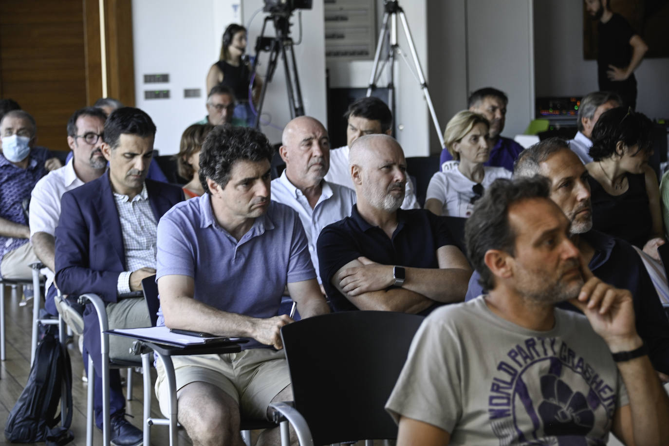 El foro, organizado por el diario LAS PROVINCIAS con la colaboración del Ajuntament de Dénia, se concibió como un encuentro profesional para analizar y debatir sobre sectores que son el motor económico en la comarca como el turismo o el agroalimentario, así como sobre los proyectos de futuro y de desarrollo sostenible.