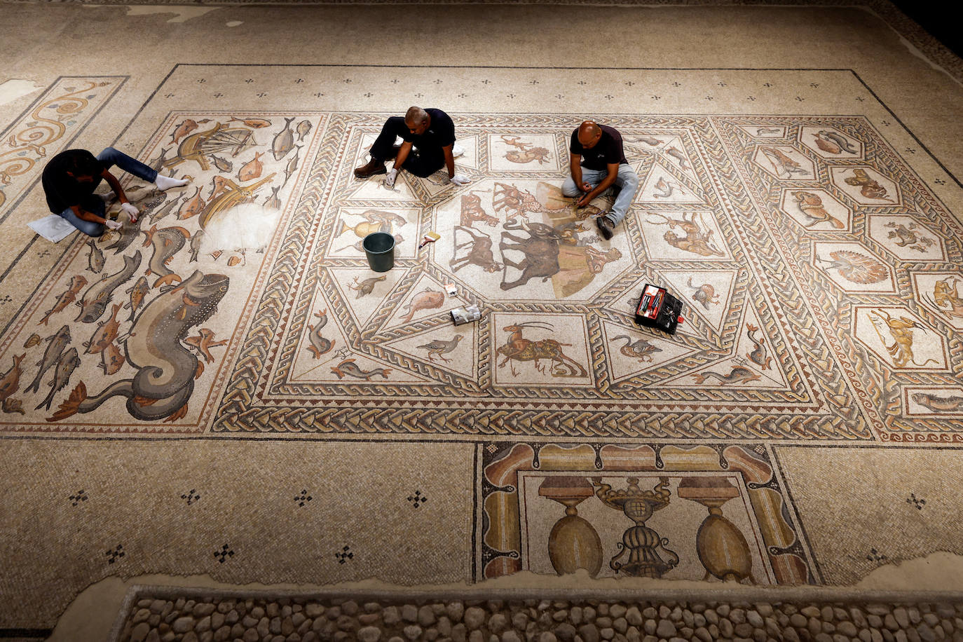 Fotos: Un excepcional mosaico de 1.700 años de antigüedad se expone al público desde esta semana