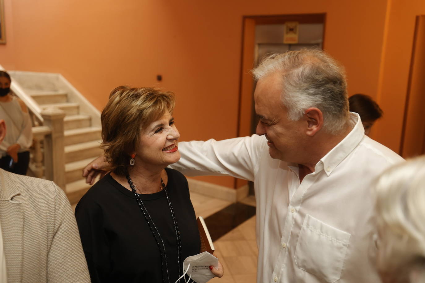 Fotos: Julián Quirós, director de ABC, presenta en Valencia el poemario &#039;Pérdidas y ganancias&#039;