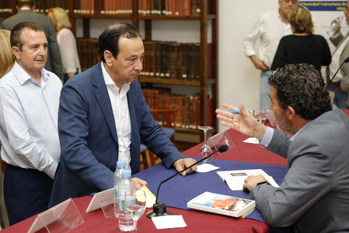 Fotos: Julián Quirós, director de ABC, presenta en Valencia el poemario &#039;Pérdidas y ganancias&#039;