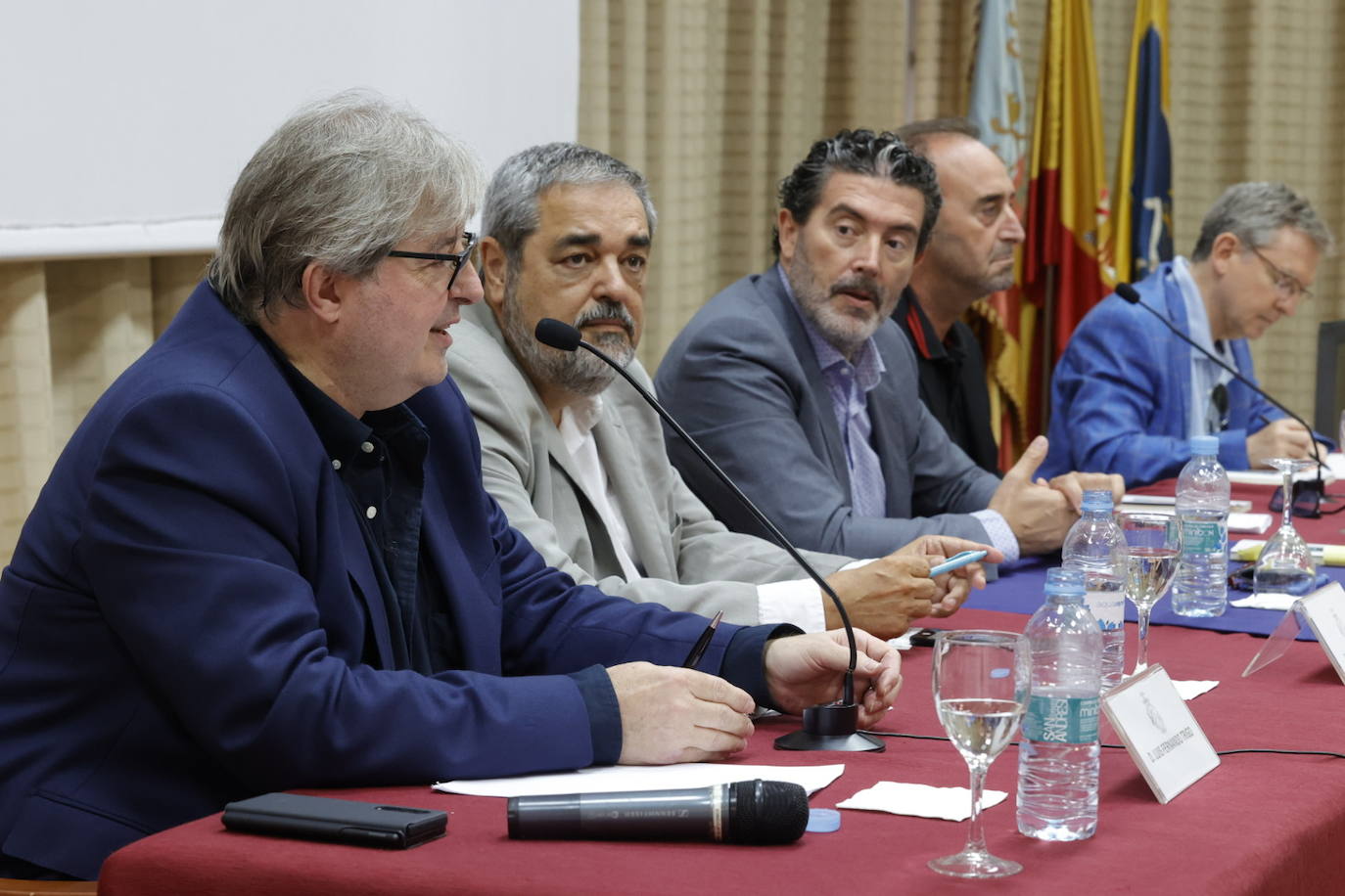 Fotos: Julián Quirós, director de ABC, presenta en Valencia el poemario &#039;Pérdidas y ganancias&#039;