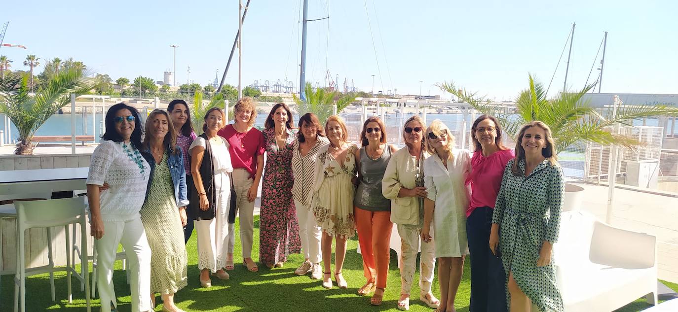 Las mujeres de la sociedad gastronómica Tenedor Plateado en la Marítima.