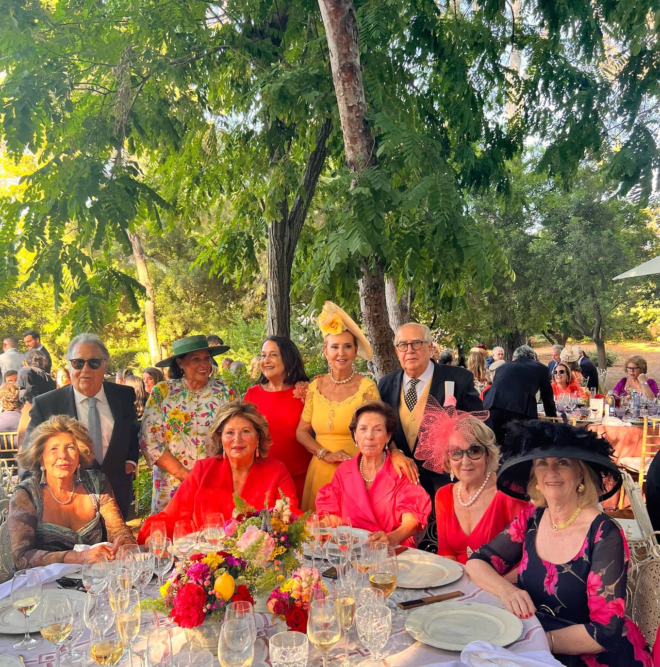 Mario Mariner y su mujer Mª Carmen Tamarit, Consuelo Puigcerver, Enrique Moreno, Asunta Manent, Mayrén Beneyto, Elisa Antolí Candela, Marilis Baybona y Amparo de Rojas.