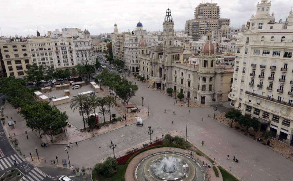 Vista panorámica de la plaza del Ayuntamiento de Valencia. 