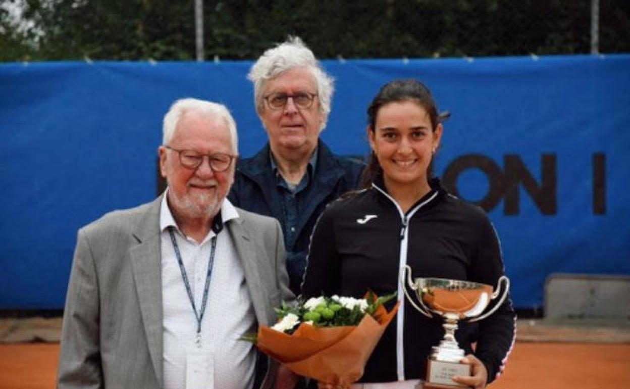 Leyre Romero, después de ganar el torneo de Denain, en Francia. 