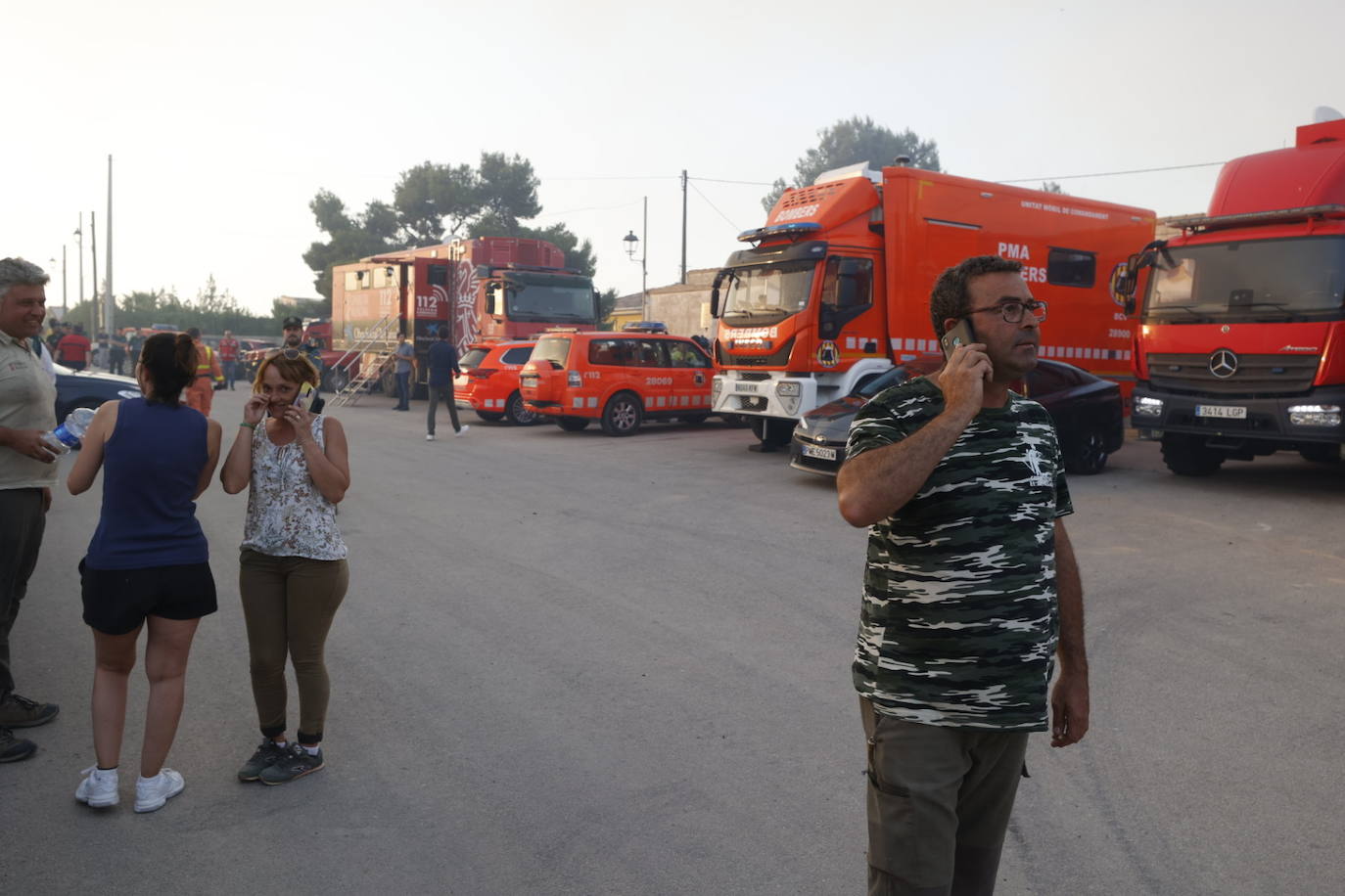 Fotos: Los bomberos luchan contra el fuego en el incendio de Venta del Moro