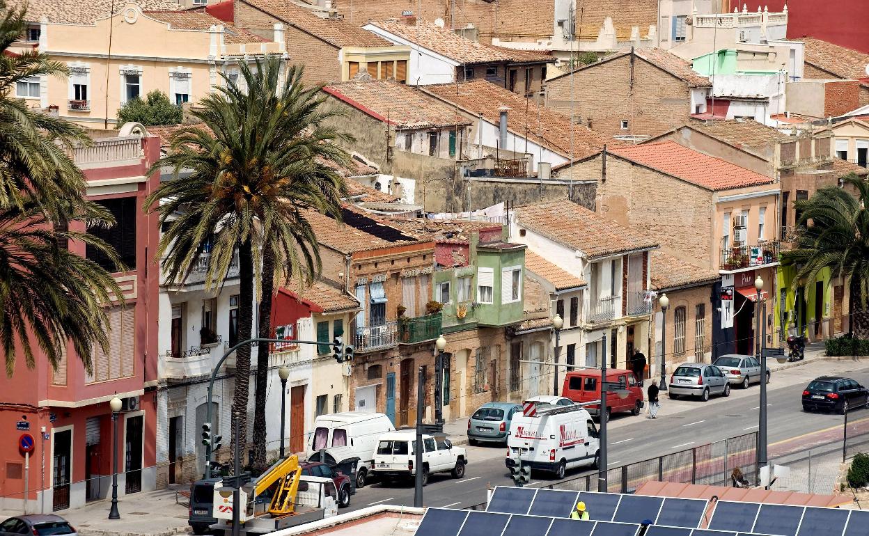 Viviendas en la zona afectada por la prolongación, en el barrio del Cabanyal. 