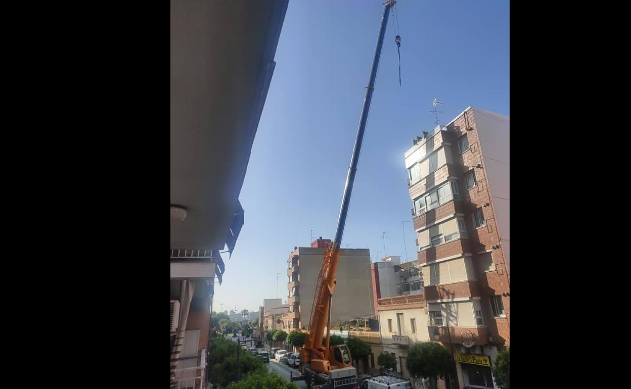 Instalación de la antena de telefonía móvil. 