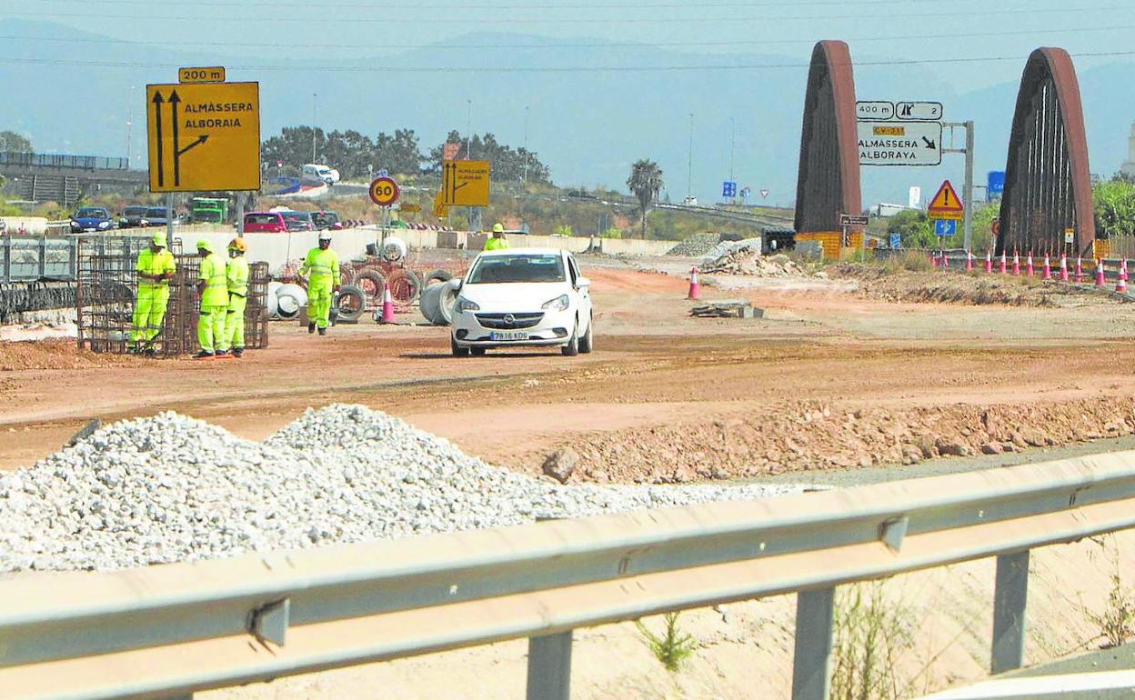 Las obras de la V-21 a la altura del barranco del Carraixet. 