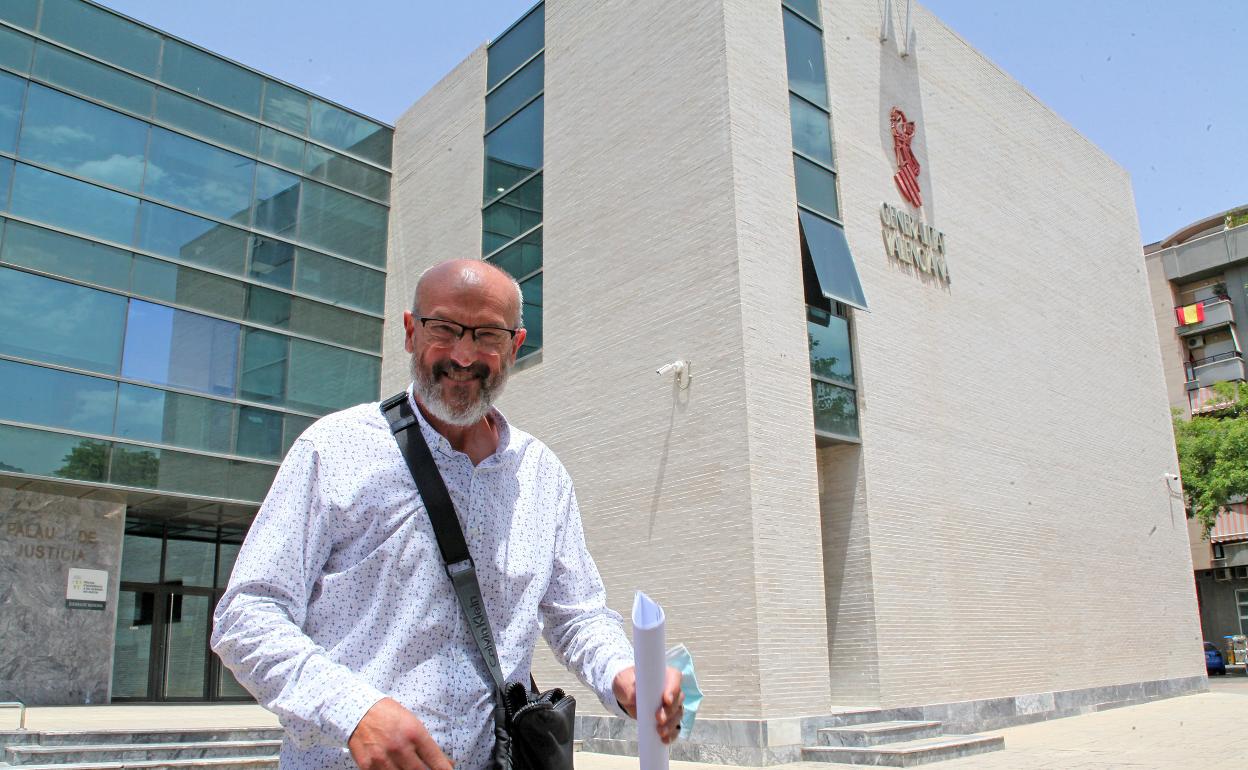 Josep Femenia a su salida del juzgado