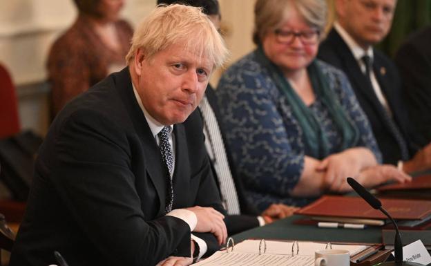 Boris Johnson preside la reunión de su Gabinete, este martes en Downing Street. 