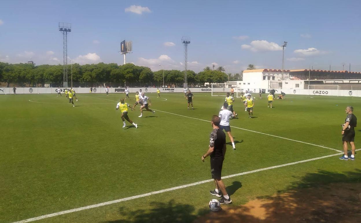 Los jugadores se han vuelto a entrenar en Paterna. 