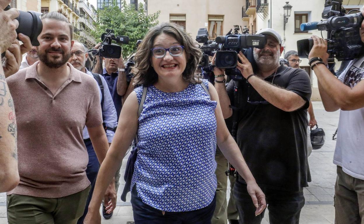 Mónica Oltra, el día que iba a anunciar su dimisión en la sede de Compromís. 