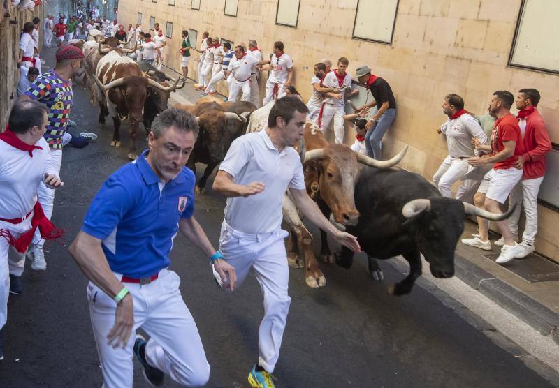 Fotos: Así ha sido el accidentado quinto encierro de &#039;San Fermín&#039;