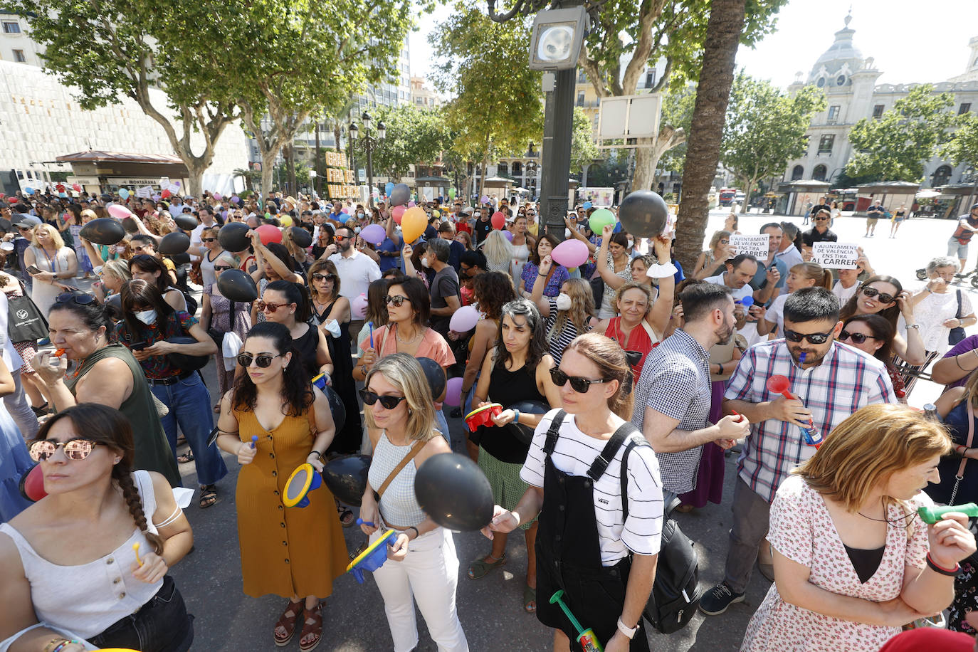 Fotos: Clamor de los sindicatos por la renovación de plazas de interinos del Ayuntamiento de Valencia