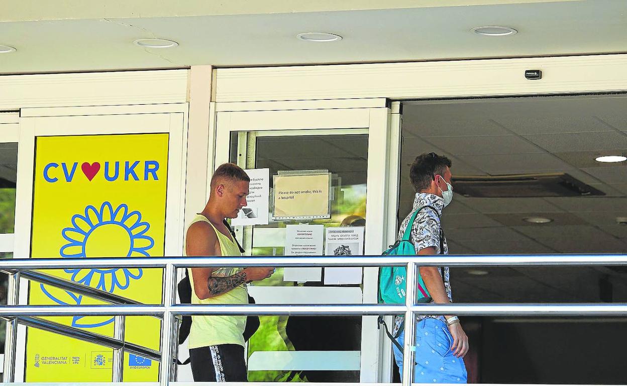 Refugiados en el viejo hospital de La Fe. 