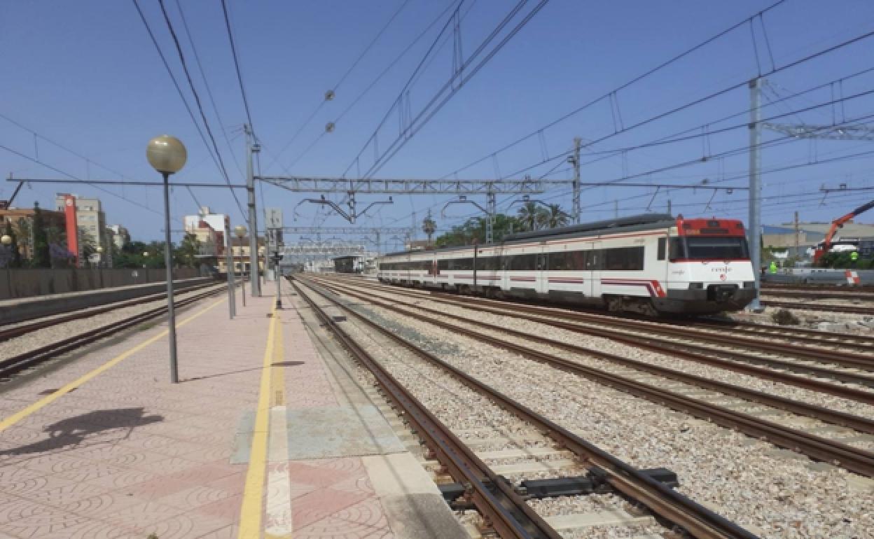 Uno de los trenes de Cercanías de la Comunitat. 