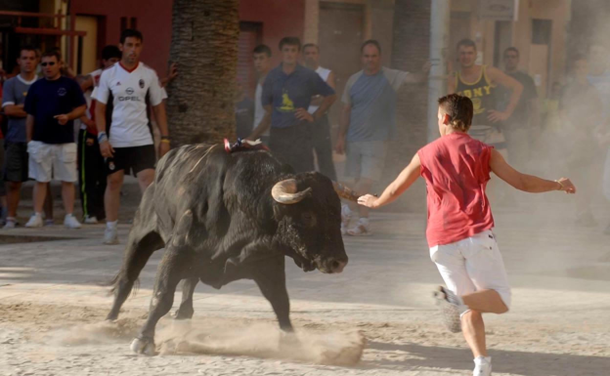 Un participante en los festejos del Grau de Castellón, en una imagen de archivo. 