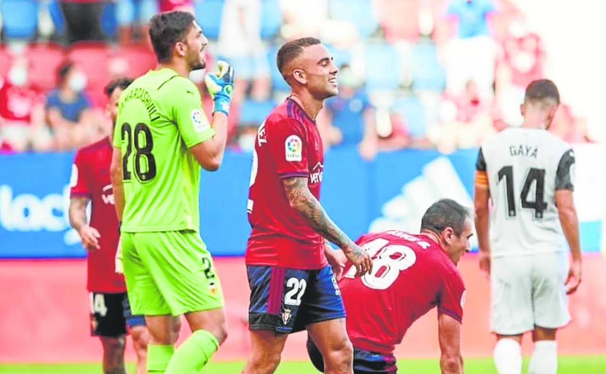 Róber Ibáñez, disputando un encuentro de Liga ante el Valencia en El Sadar. 