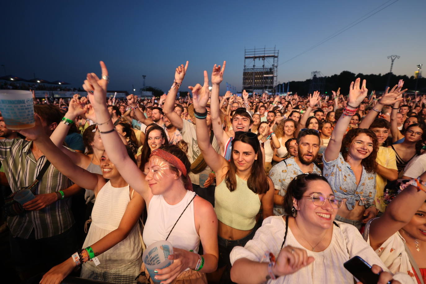 Fotos: Segundo día del FIB: The Kooks, Dorian y Steve Aoki hacen bailar Benicàssim