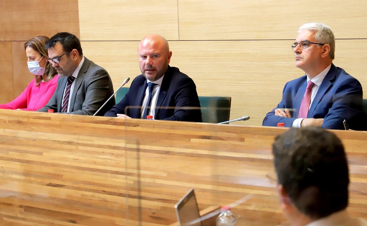 Toni Gaspar preside un pleno de la Diputación de Valencia.