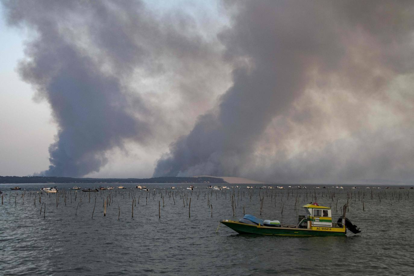 La duna de Pilat, cerca de Burdeos, es un reclamo turístico y está muy cerca de Arcachon y y de Cap de Ferrer