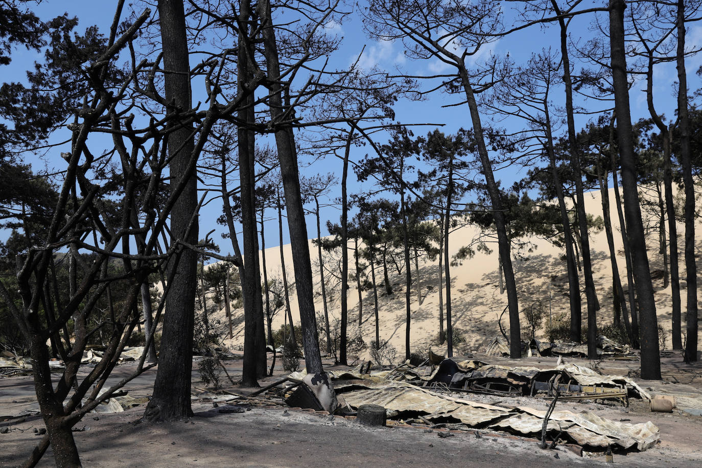 La duna de Pilat, cerca de Burdeos, es un reclamo turístico y está muy cerca de Arcachon y y de Cap de Ferrer