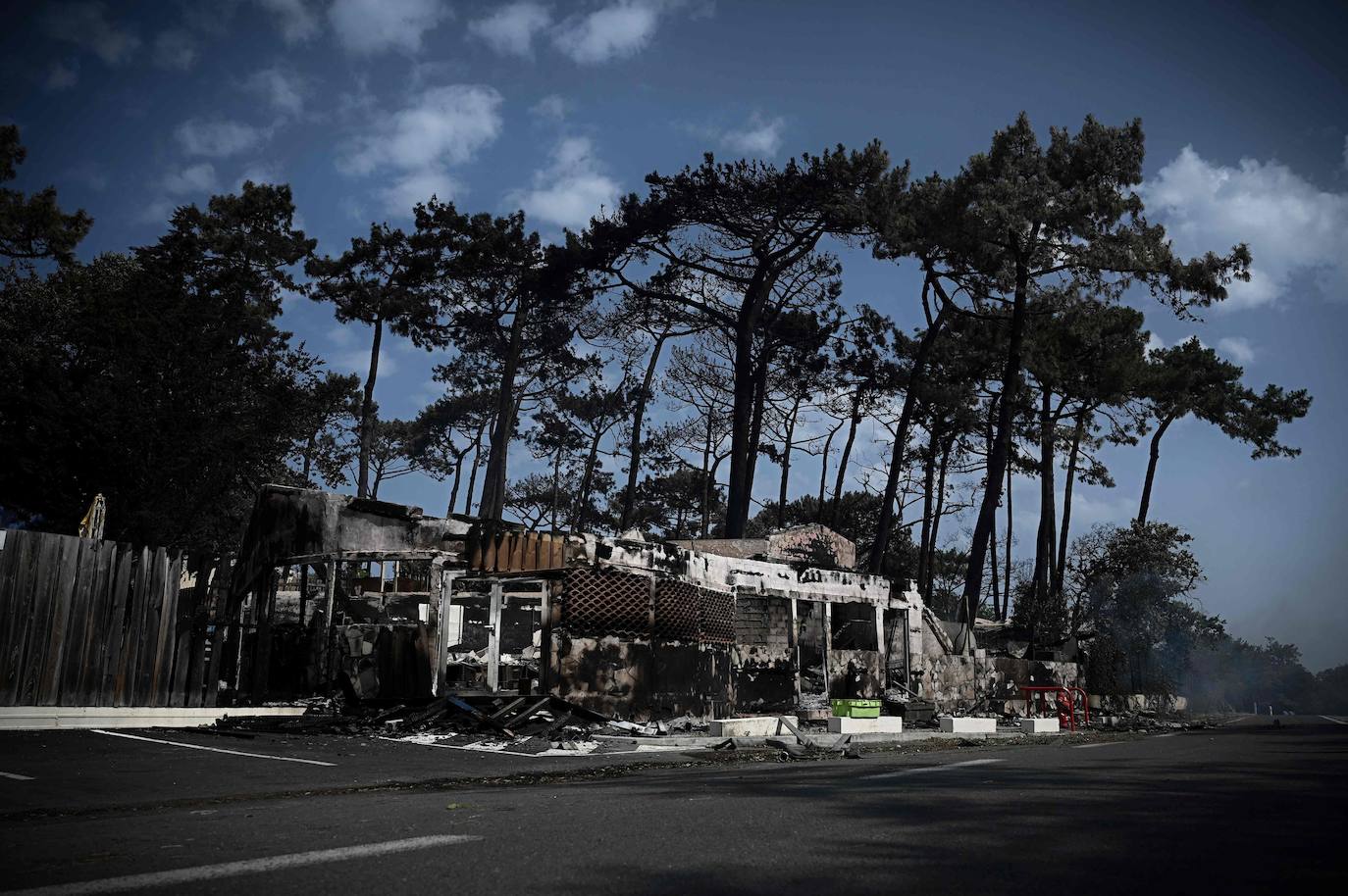 La duna de Pilat, cerca de Burdeos, es un reclamo turístico y está muy cerca de Arcachon y y de Cap de Ferrer