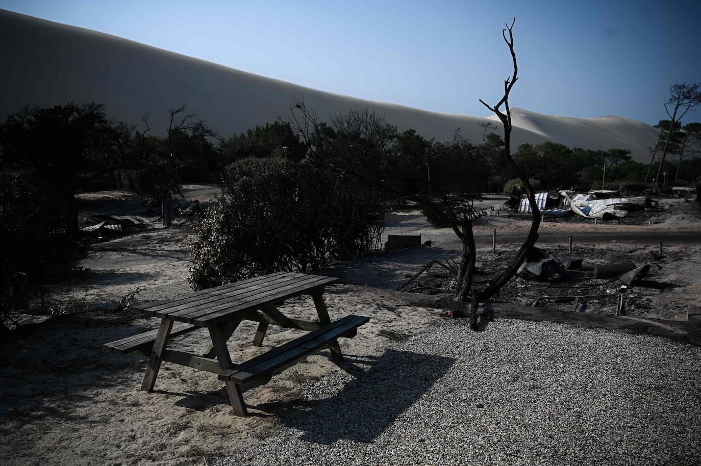 La duna de Pilat, cerca de Burdeos, es un reclamo turístico y está muy cerca de Arcachon y y de Cap de Ferrer