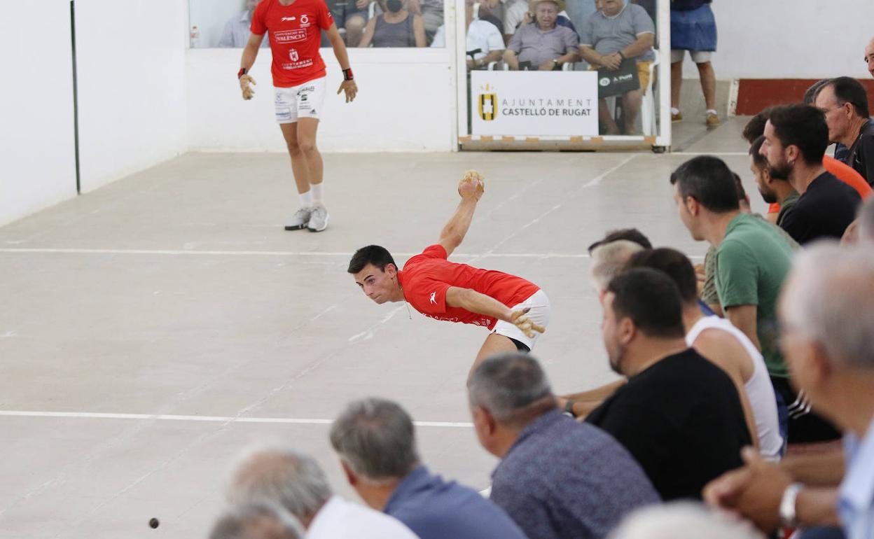 Tonet IV raspa durante la partida de este miércoles. 