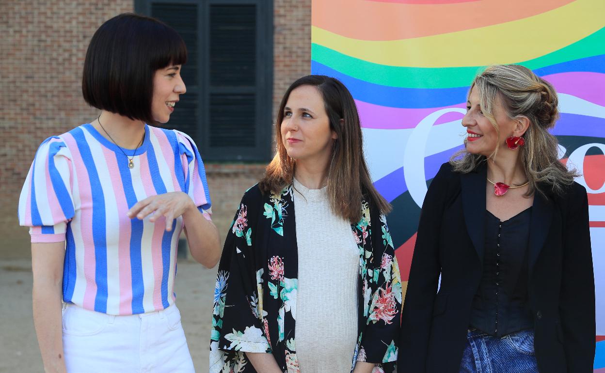 La ministra Diana Morant (a la izquierda), junto a Ione Belarra y Yoalnda Díaz. 