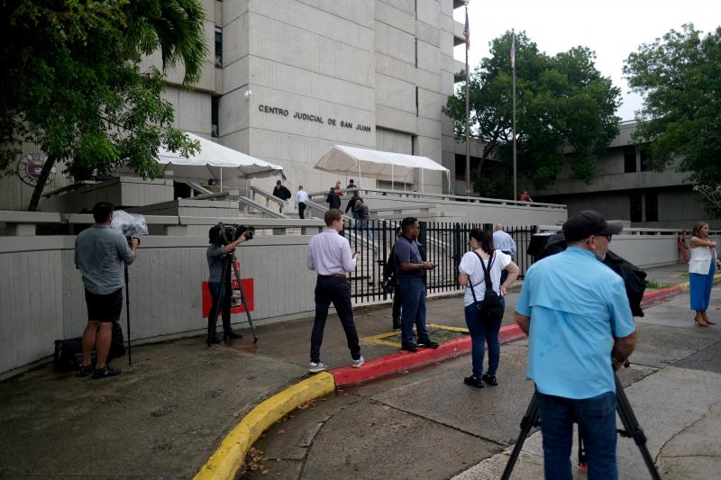 Prensa a la espera del veredicto. 