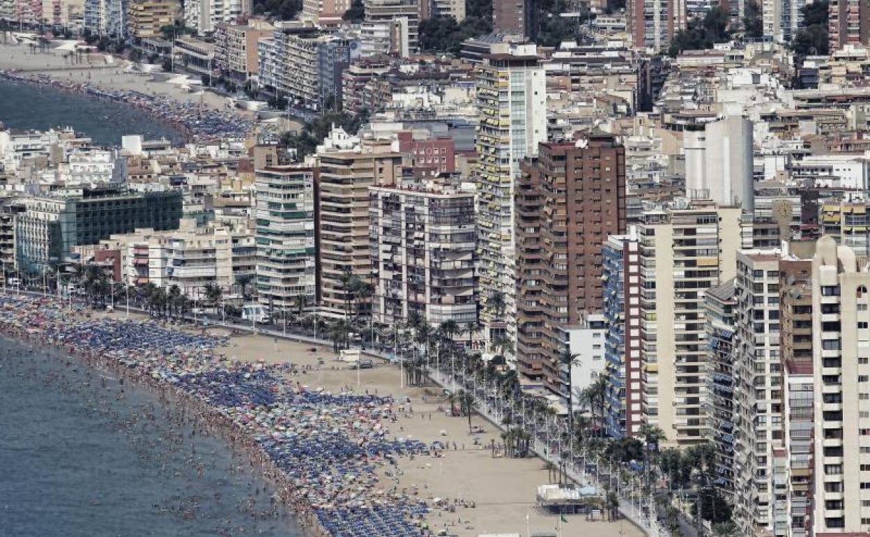 Viajes del Imserso | Hoteles de Benidorm no renuevan los viajes del Imserso y planean un programa privado para mayores