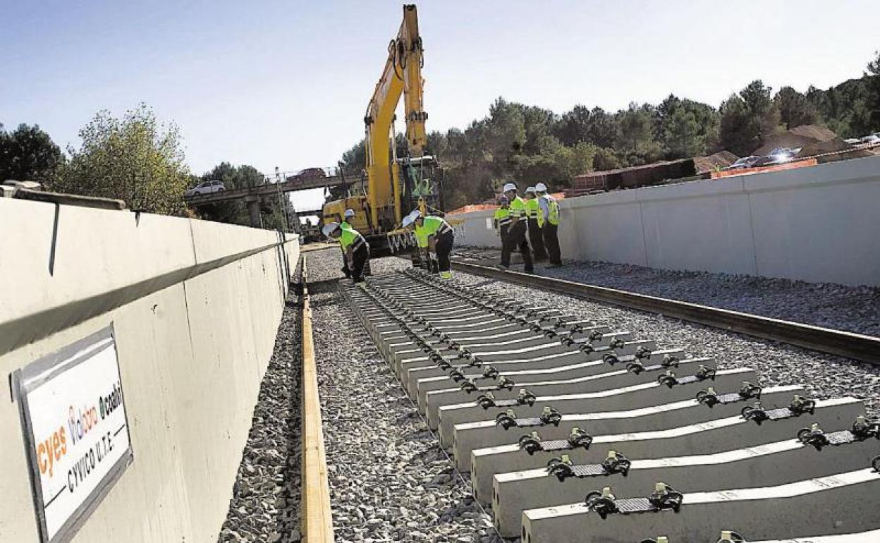 Obras en una línea de Metrovalencia, en una imagen de archivo. 